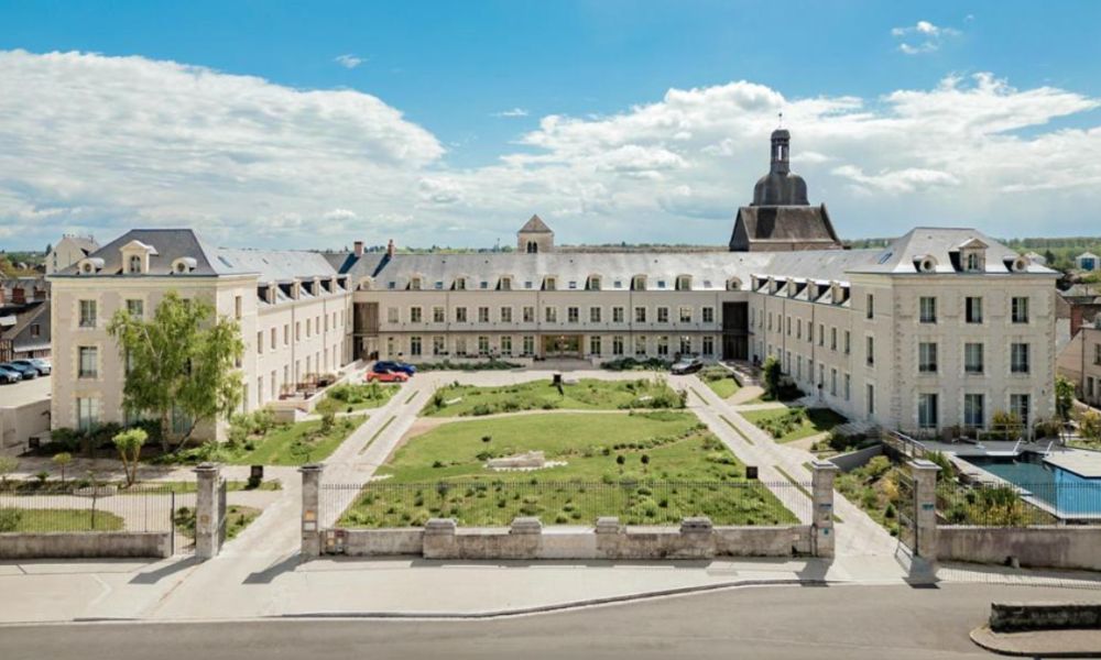 10 Amazing Chateaus Near Paris You Can Stay In