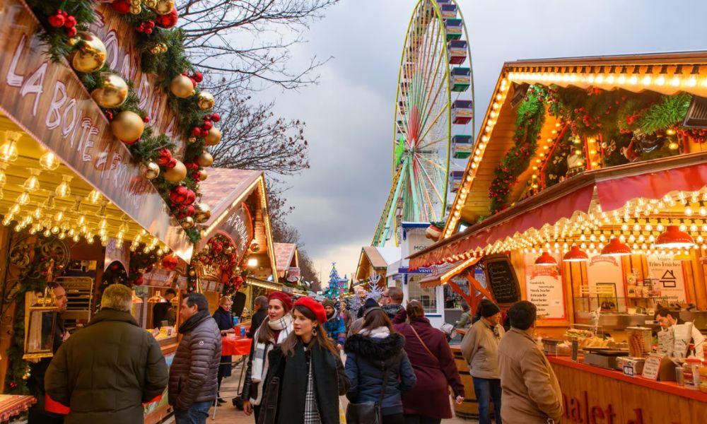 8 Best Festive Tours to Book in Paris