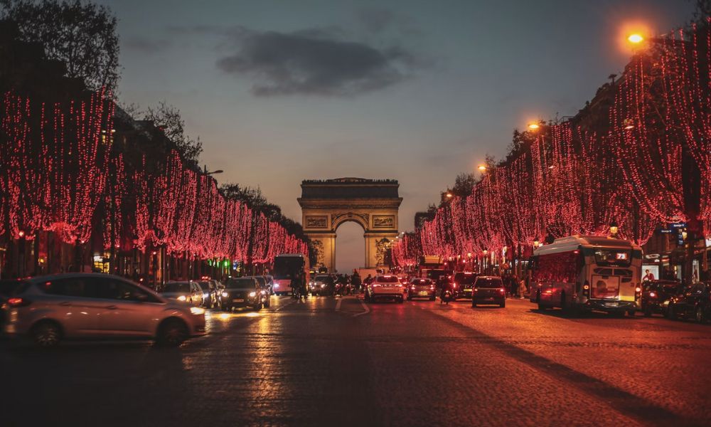 A Complete Guide to Christmas in Paris