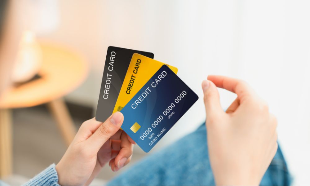 Best credit cards for Americans to use when visiting Paris: This is someone holding a fan of credit cards.