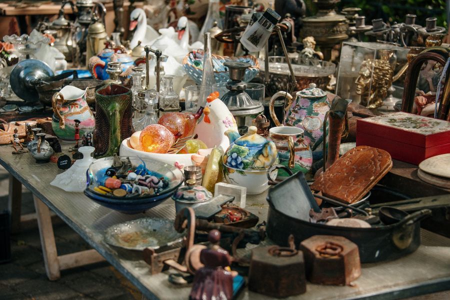 7 Best Flea Markets to Visit in Paris