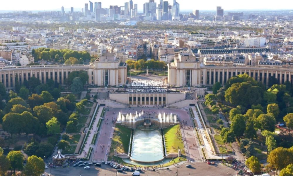 This is a birds-eye image of Trocadero and the Eiffel Tower.