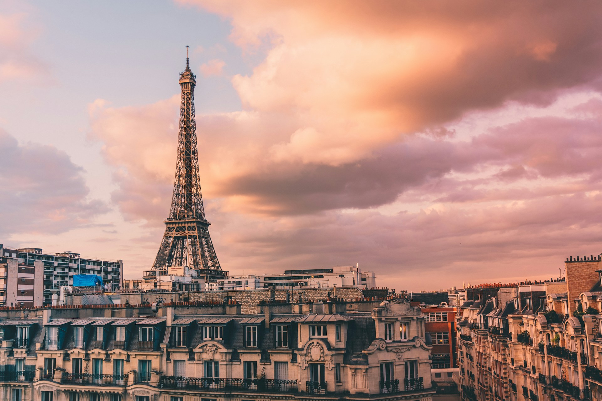 An image of the Eiffel Tower at sunset.