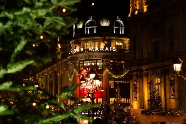This picture shows the Marais hotel with Christmas lights.