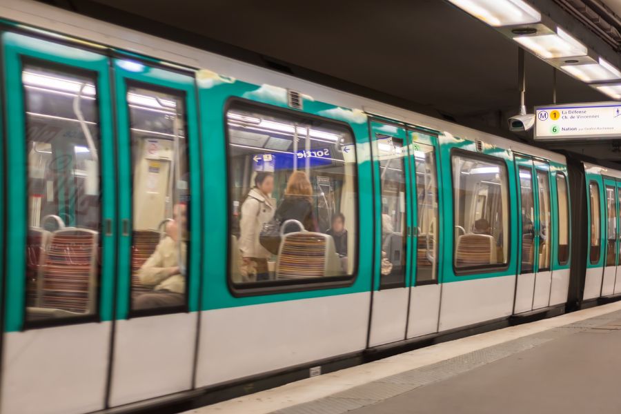 This is an image of the Paris metro train stopped at a station.