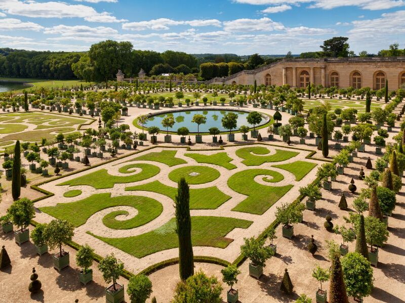 This is an image of the beautiful, manicured gardens at Versailles.