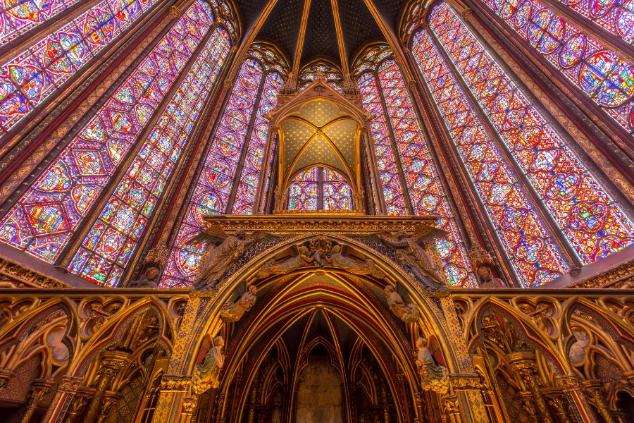 This is an image of the stained-glass and gold detailing in the Saint-Chappelle.