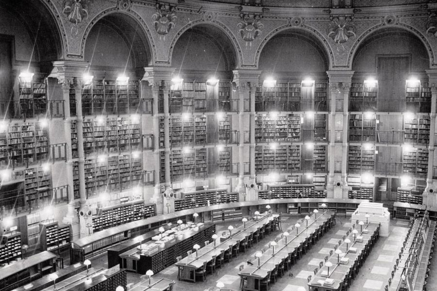 This is an image of the Oval Library in Black and white with all the shelves and seats spanning the entire circular room.