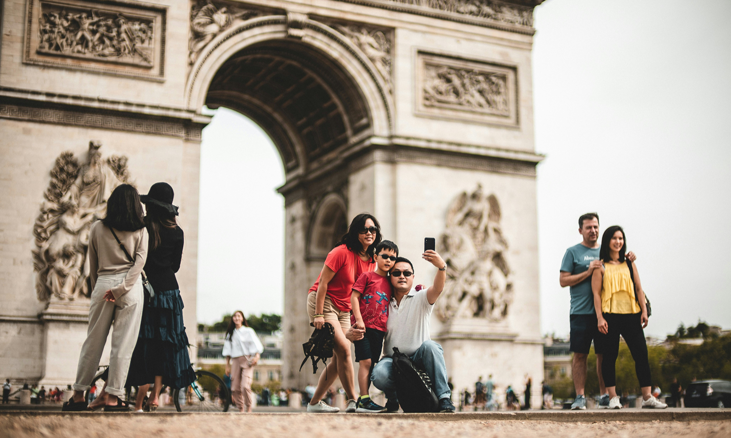 These Smart Anti-Theft Devices Will Keep Your Valuables Secure on Your Paris Trip