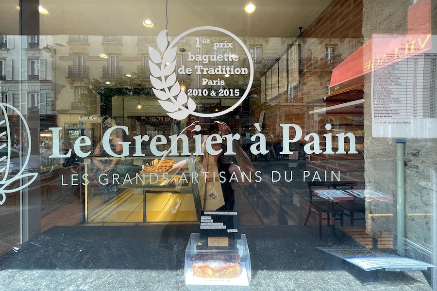 This is an image of the sign you should look for on bakery windows to make sure you're getting the best quality baguettes. This one is Le Grenier a Pain