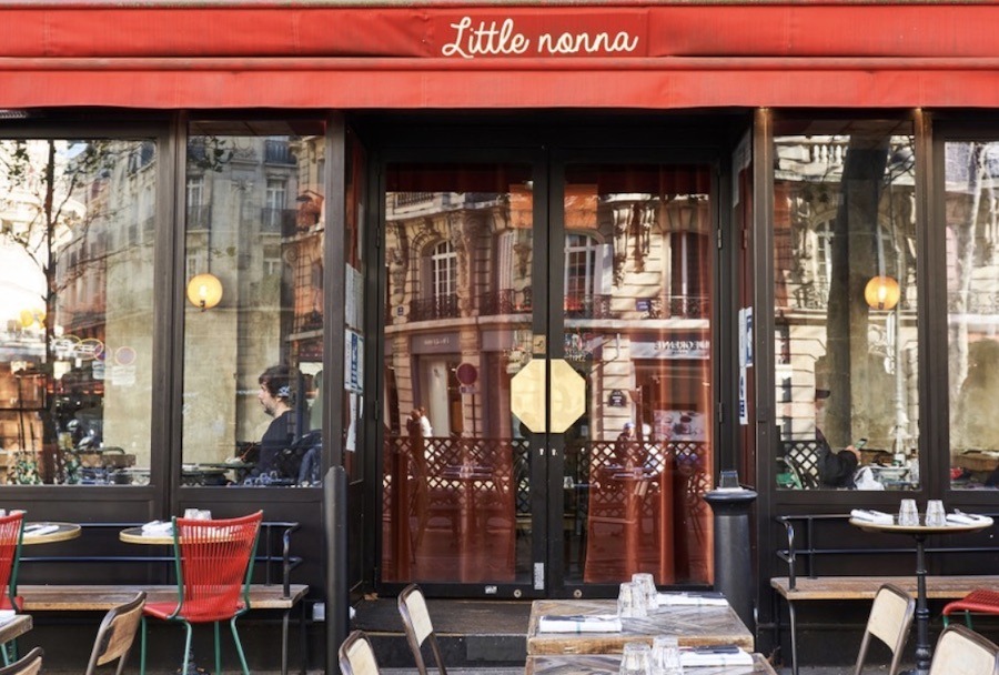 This is an image of the exterior facade of a GF pizza restaurant in Paris where tables line the the sidewalk.