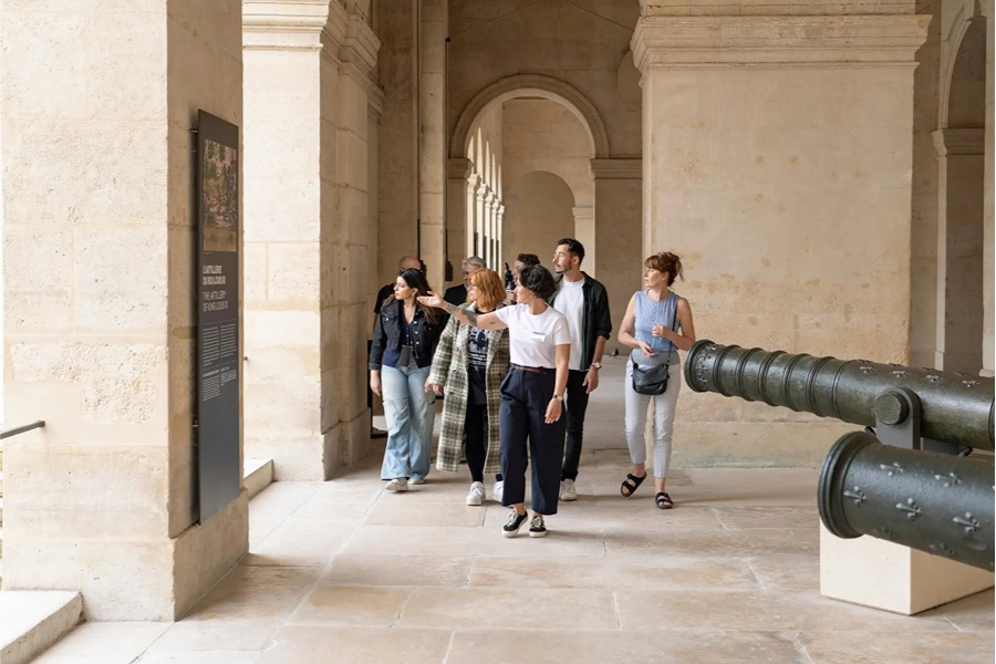 A tour group of Les Invalides in Paris