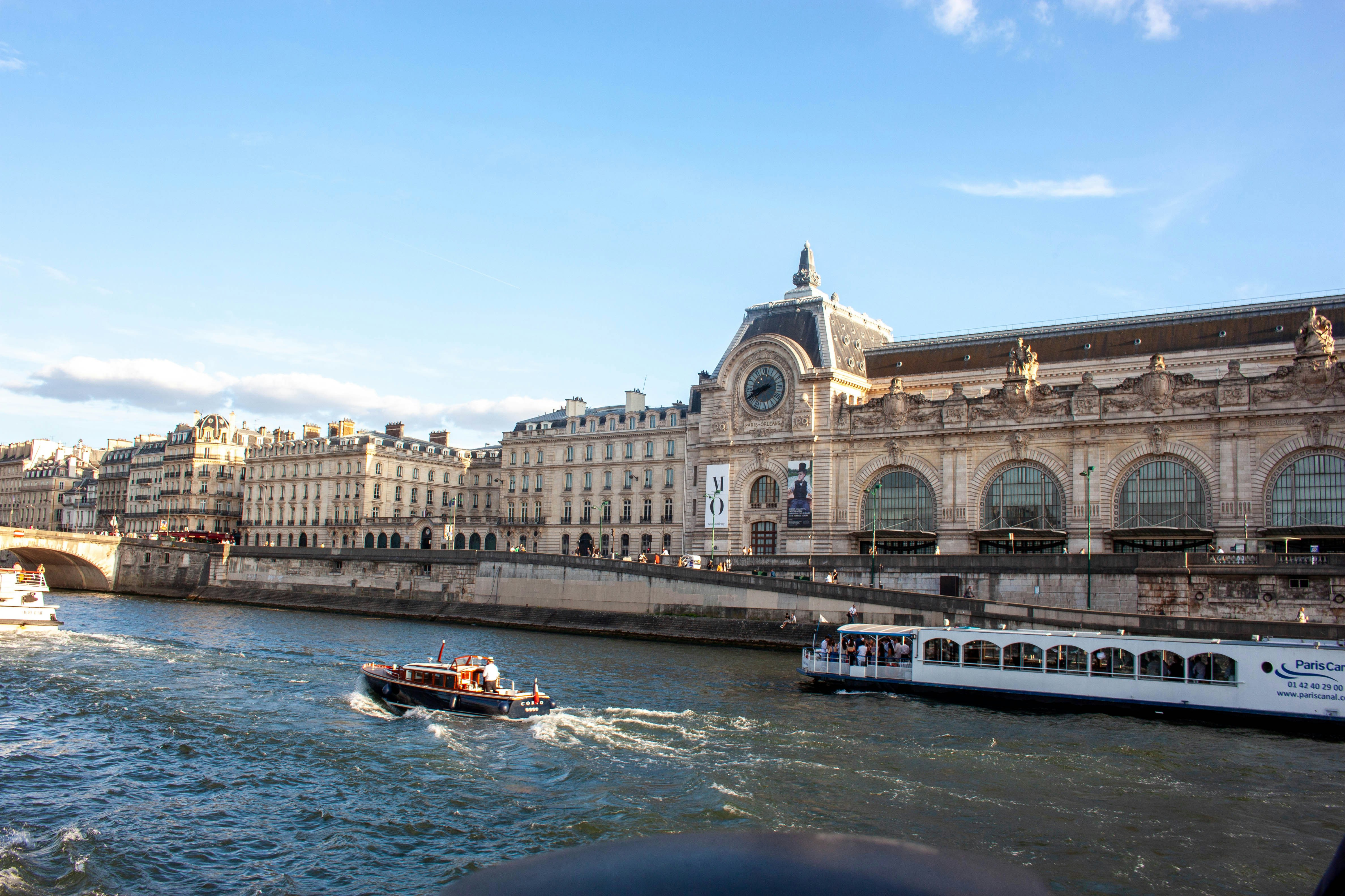 A large ornate museum sits along the bank of the River Seinne.